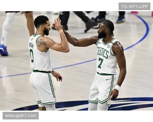 布朗闪耀全场成队史第二位单场斩获40分5板5助5断的传奇球员